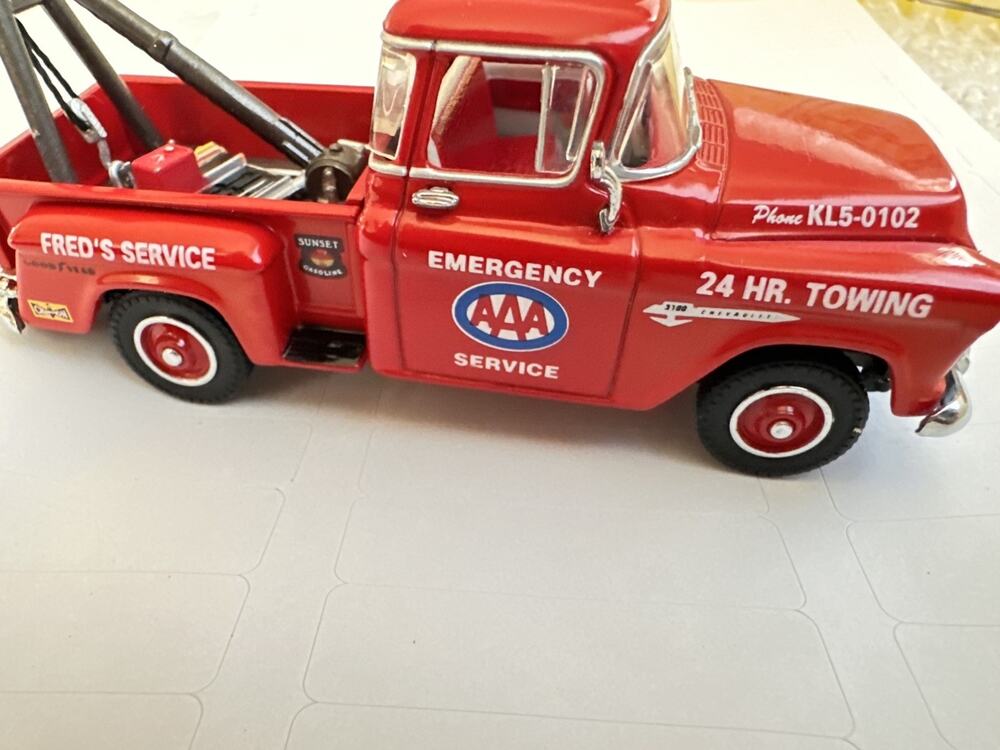 A15 Matchbox 1955 Chevy 3100 AAA Tow Truck 1:43 YRS01 w/ COA Collectible